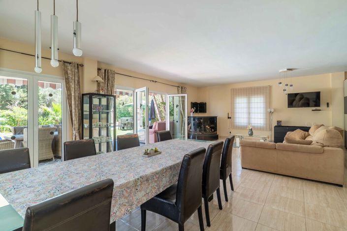Image No.3-8 Bed Villa for sale