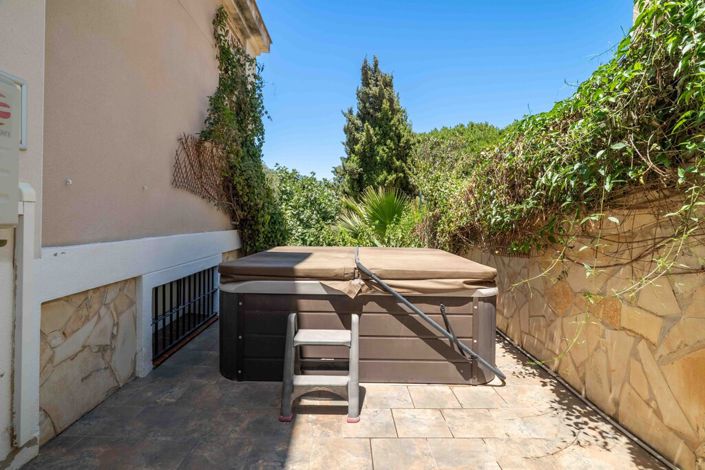 Image No.32-8 Bed Villa for sale