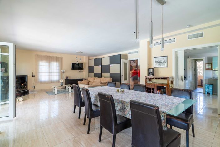 Image No.4-8 Bed Villa for sale