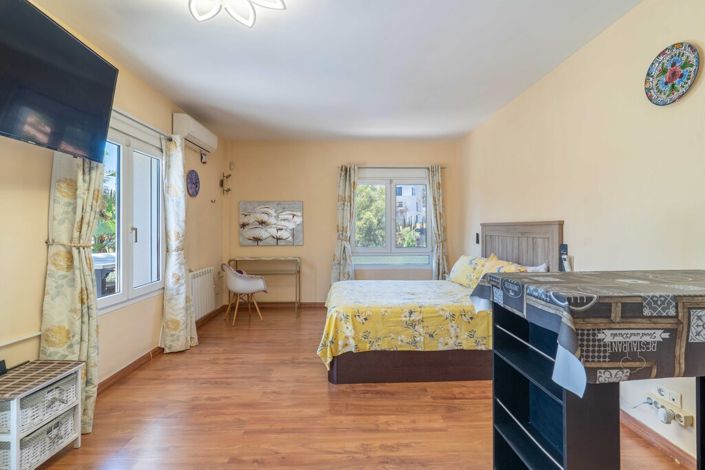 Image No.9-8 Bed Villa for sale