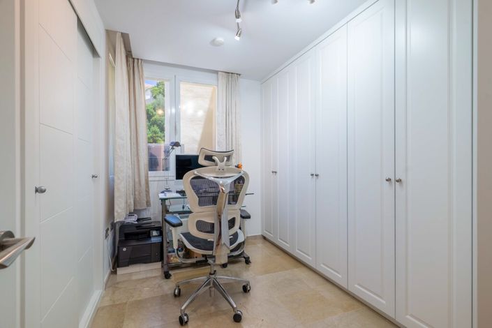 Image No.10-3 Bed Apartment for sale
