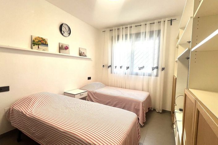 Image No.11-2 Bed Property for sale