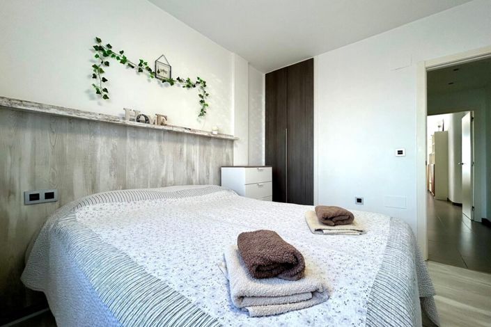 Image No.13-2 Bed Property for sale