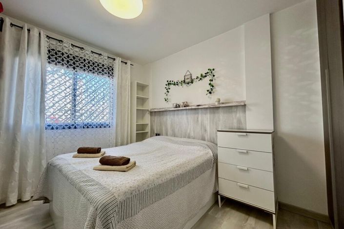 Image No.17-2 Bed Property for sale