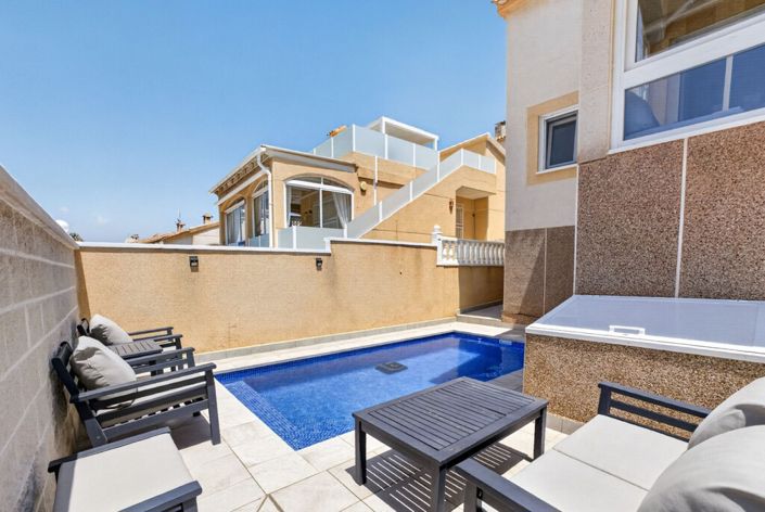 Image No.18-2 Bed Villa for sale