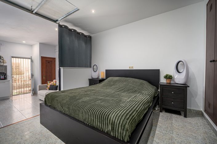 Image No.11-1 Bed Property for sale