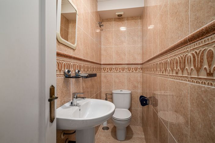 Image No.11-2 Bed Townhouse for sale