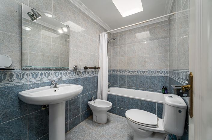 Image No.18-2 Bed Townhouse for sale