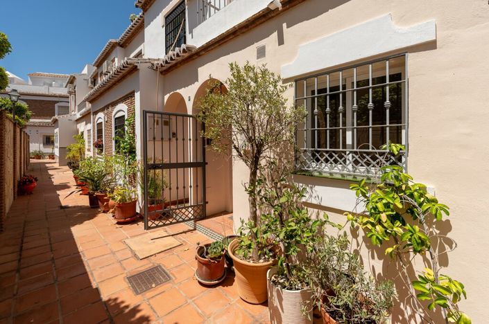 Image No.23-2 Bed Townhouse for sale