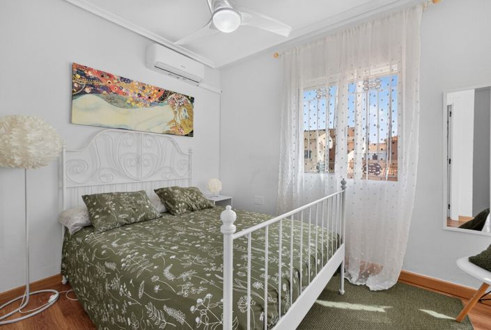 Image No.19-3 Bed Townhouse for sale