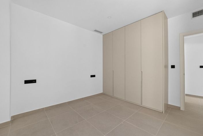 Image No.18-4 Bed Villa for sale