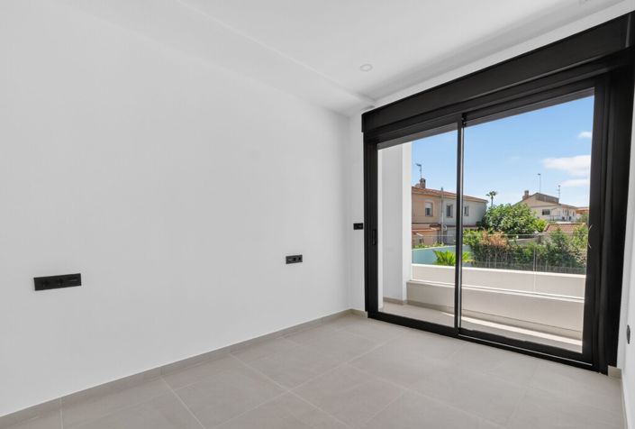 Image No.25-4 Bed Villa for sale