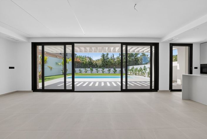Image No.4-4 Bed Villa for sale