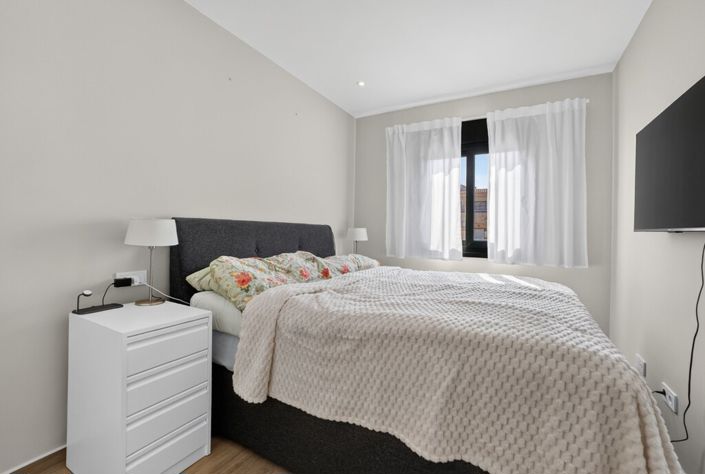 Image No.19-2 Bed Property for sale