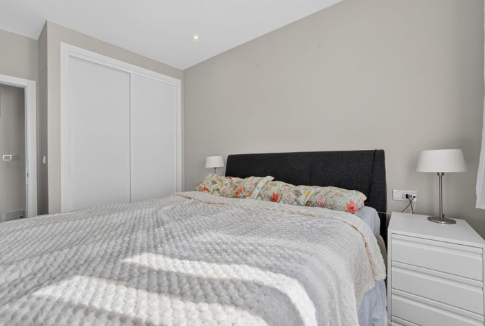 Image No.20-2 Bed Property for sale