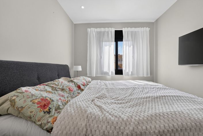 Image No.21-2 Bed Property for sale