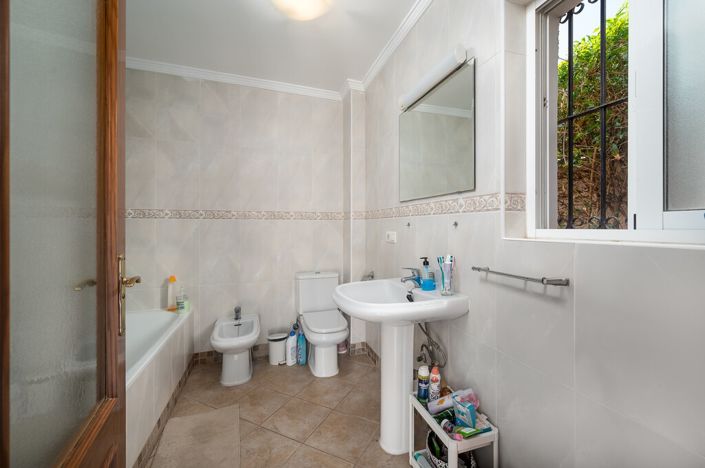 Image No.20-3 Bed Villa for sale