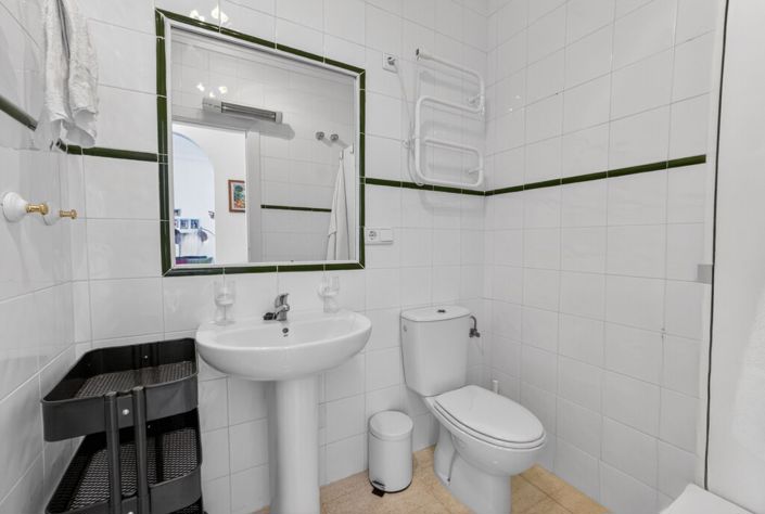 Image No.20-2 Bed Townhouse for sale