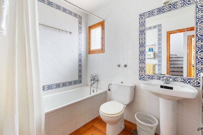 Image No.20-3 Bed Townhouse for sale