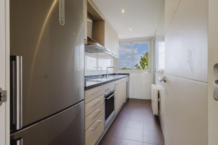 Image No.12-2 Bed Property for sale