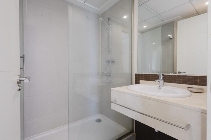 Image No.15-2 Bed Property for sale