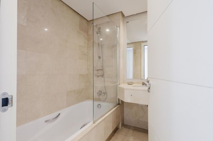 Image No.23-2 Bed Property for sale