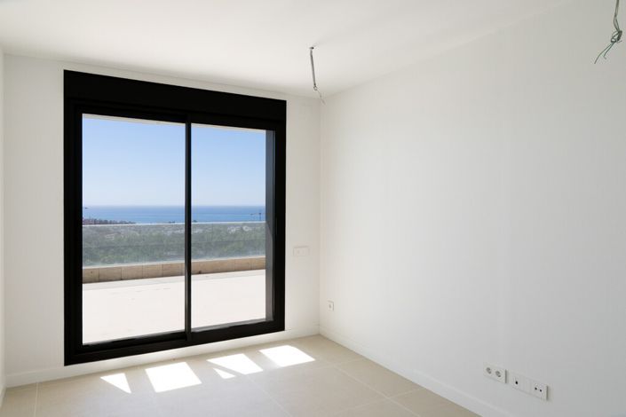 Image No.12-3 Bed Property for sale