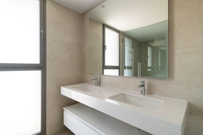 Image No.20-3 Bed Property for sale
