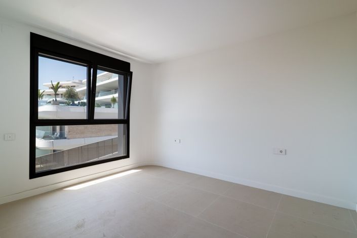 Image No.25-3 Bed Property for sale
