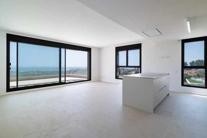 Image No.27-3 Bed Property for sale