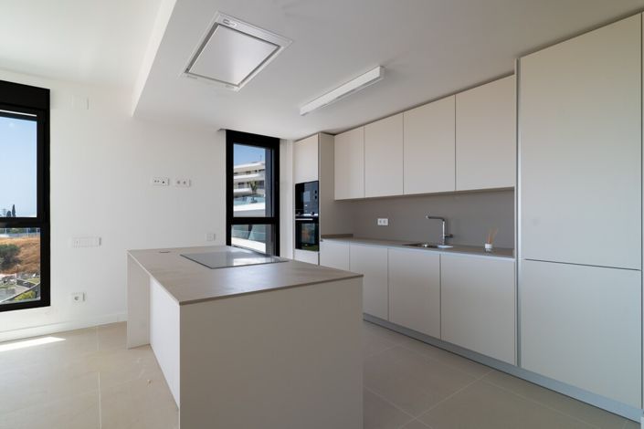 Image No.28-3 Bed Property for sale