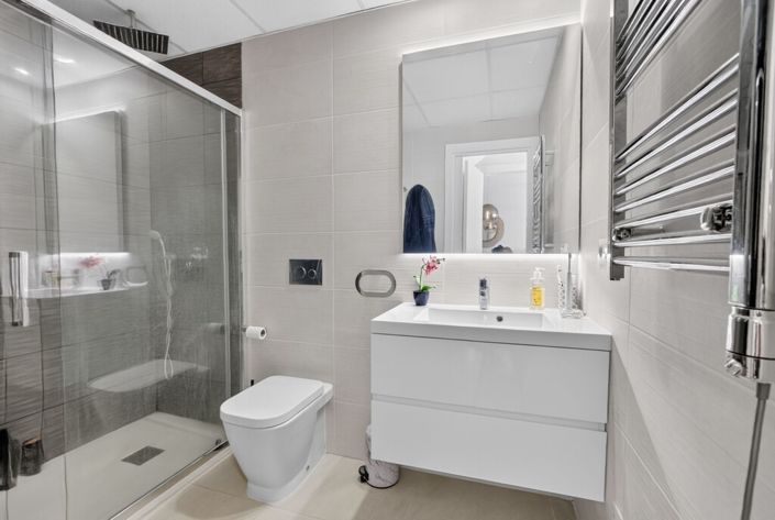 Image No.17-2 Bed Property for sale
