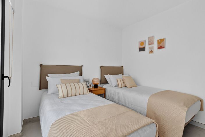 Image No.27-2 Bed Property for sale