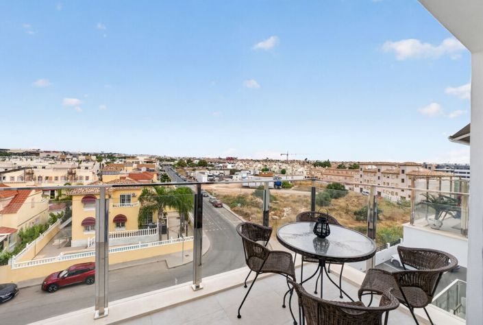 Image No.28-2 Bed Property for sale