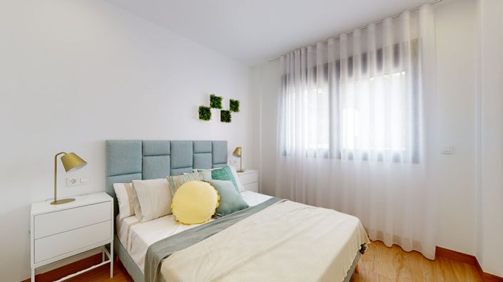 Image No.17-2 Bed Property for sale