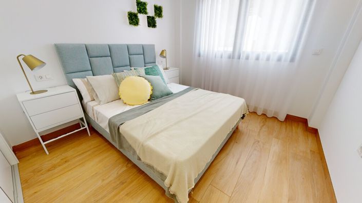 Image No.18-2 Bed Property for sale