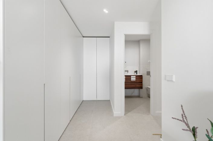 Image No.13-3 Bed Property for sale