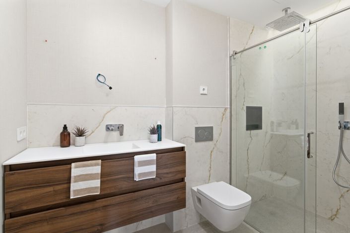Image No.15-3 Bed Property for sale