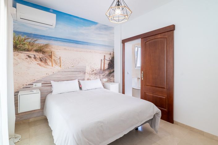 Image No.12-2 Bed Property for sale