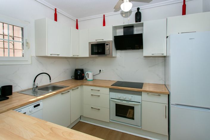 Image No.17-3 Bed Property for sale