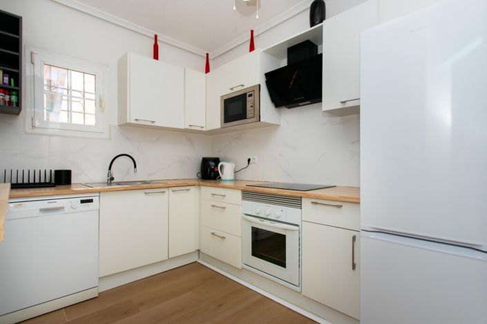Image No.18-3 Bed Property for sale