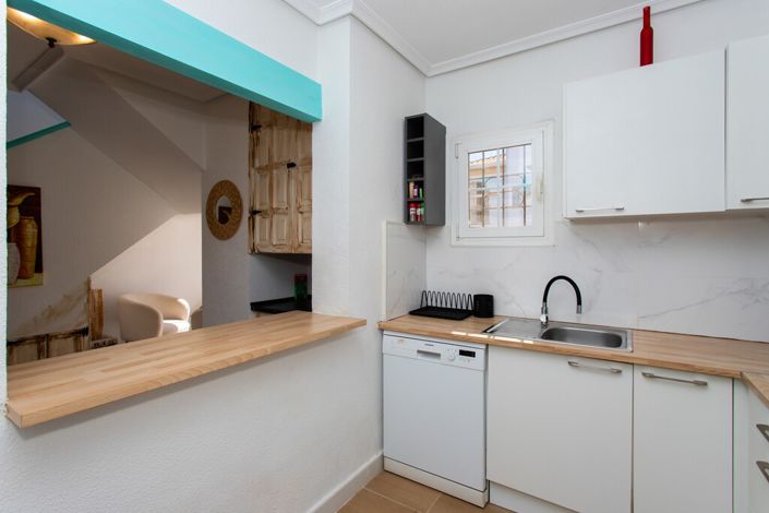 Image No.19-3 Bed Property for sale