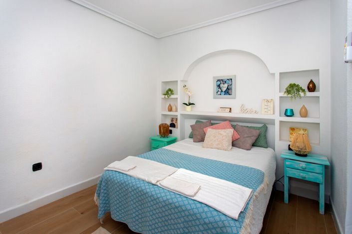Image No.27-3 Bed Property for sale