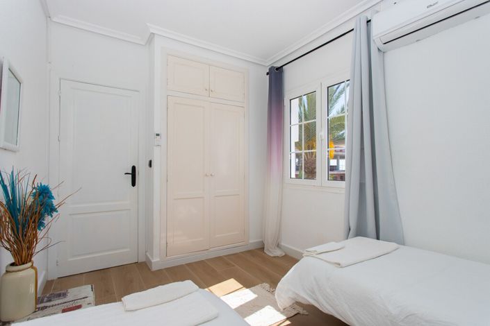 Image No.30-3 Bed Property for sale
