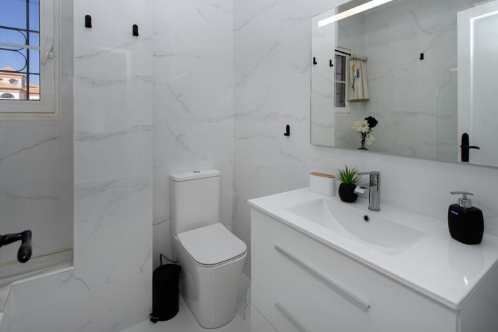 Image No.31-3 Bed Property for sale