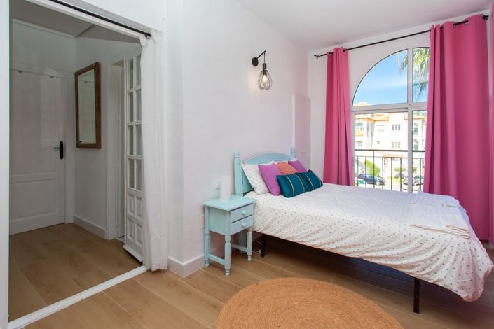 Image No.37-3 Bed Property for sale