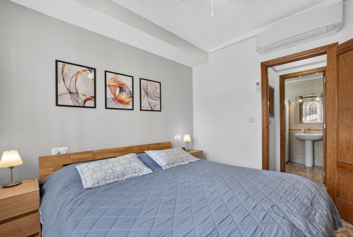 Image No.11-2 Bed Property for sale