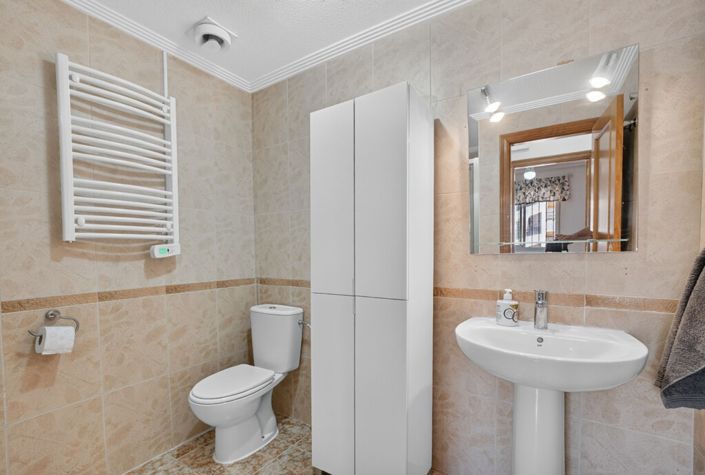 Image No.13-2 Bed Property for sale