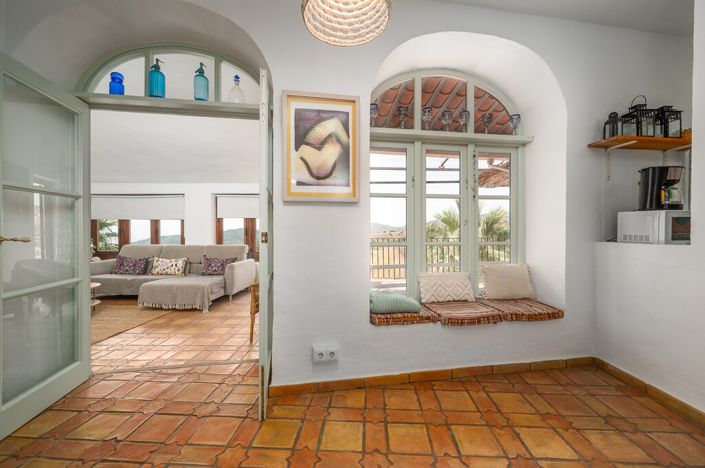 Image No.2-4 Bed Townhouse for sale