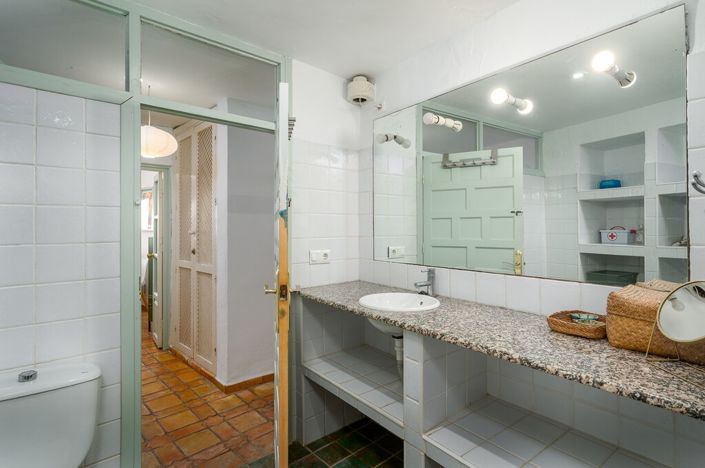 Image No.28-4 Bed Townhouse for sale